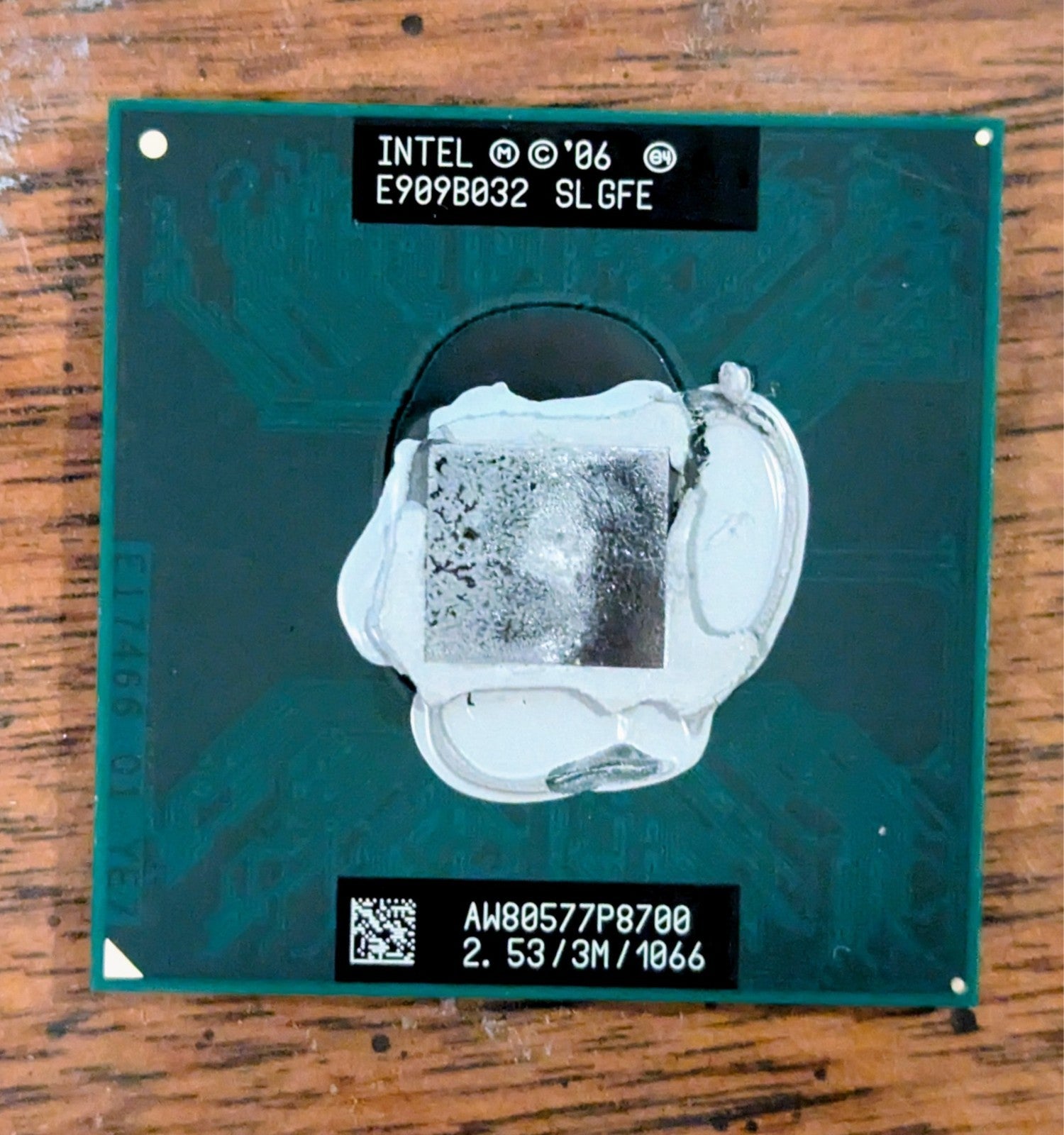Intel Pentium T4200 2.00GHz Laptop CPU Processor SLGJN 2.00/1M/800 (J1-03)