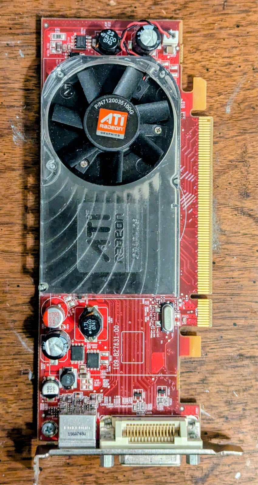 ATI | 102B2761700 | Radeon HD2400 | 256MB | PCIE DMS-59 S-Video GPU