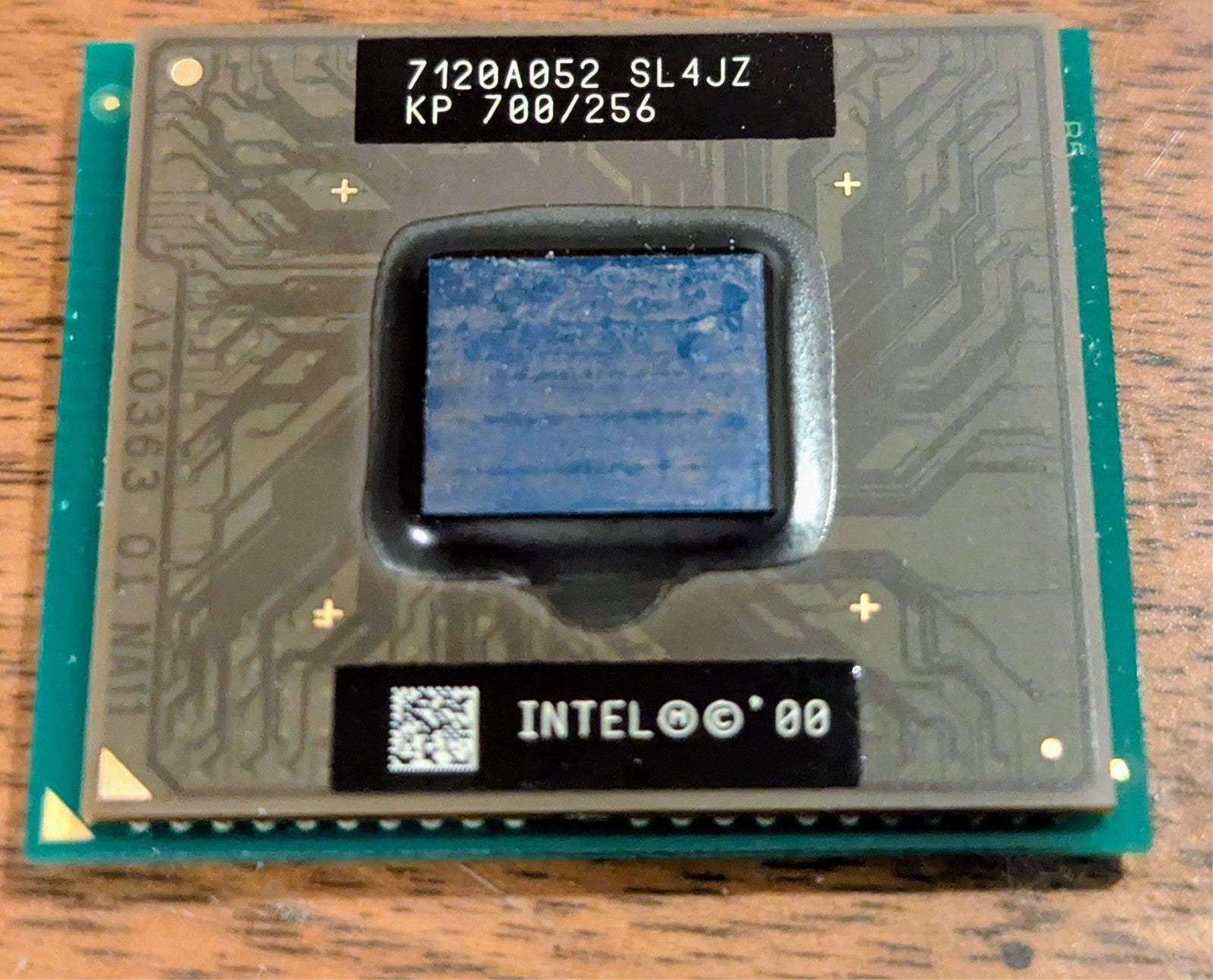 INTEL Mobile Pentium III Processor @ 700MHz 256KB 100MHz Socket PPGA495 SL4JZ