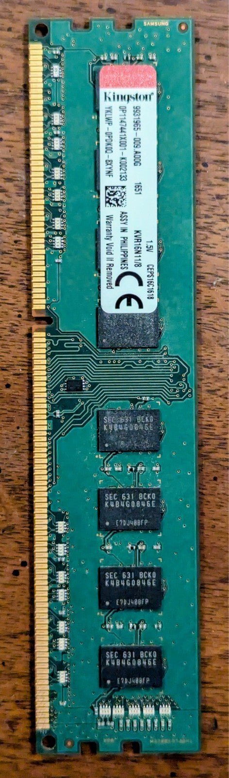 For sale is a genuine Kingston 8GB DDR4 desktop memory module, model KVR26N19S8L
