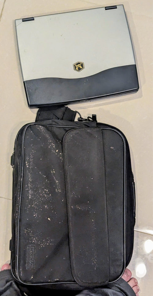 900MHz Pentium III Vintage Gateway Solo 5300 series Laptop + charger and bag